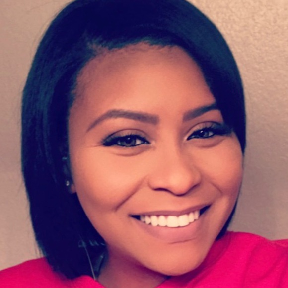 Meet your Posher, Amira - Picture 1 of 1